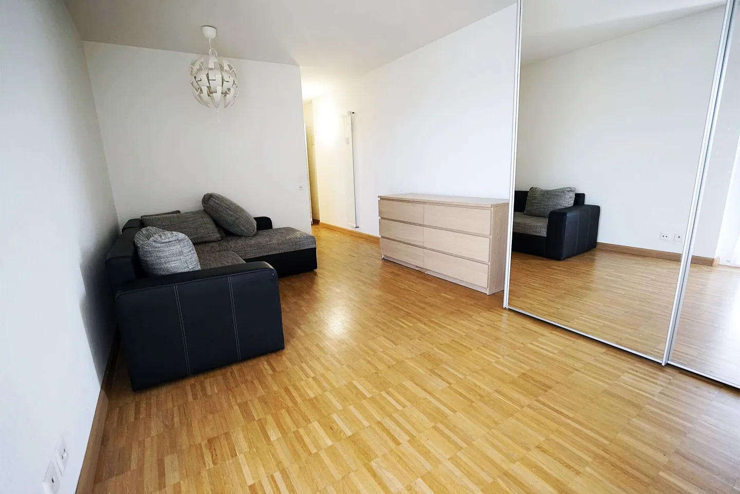 Central 1-room apartment in Laufen - Photo 3 of 6