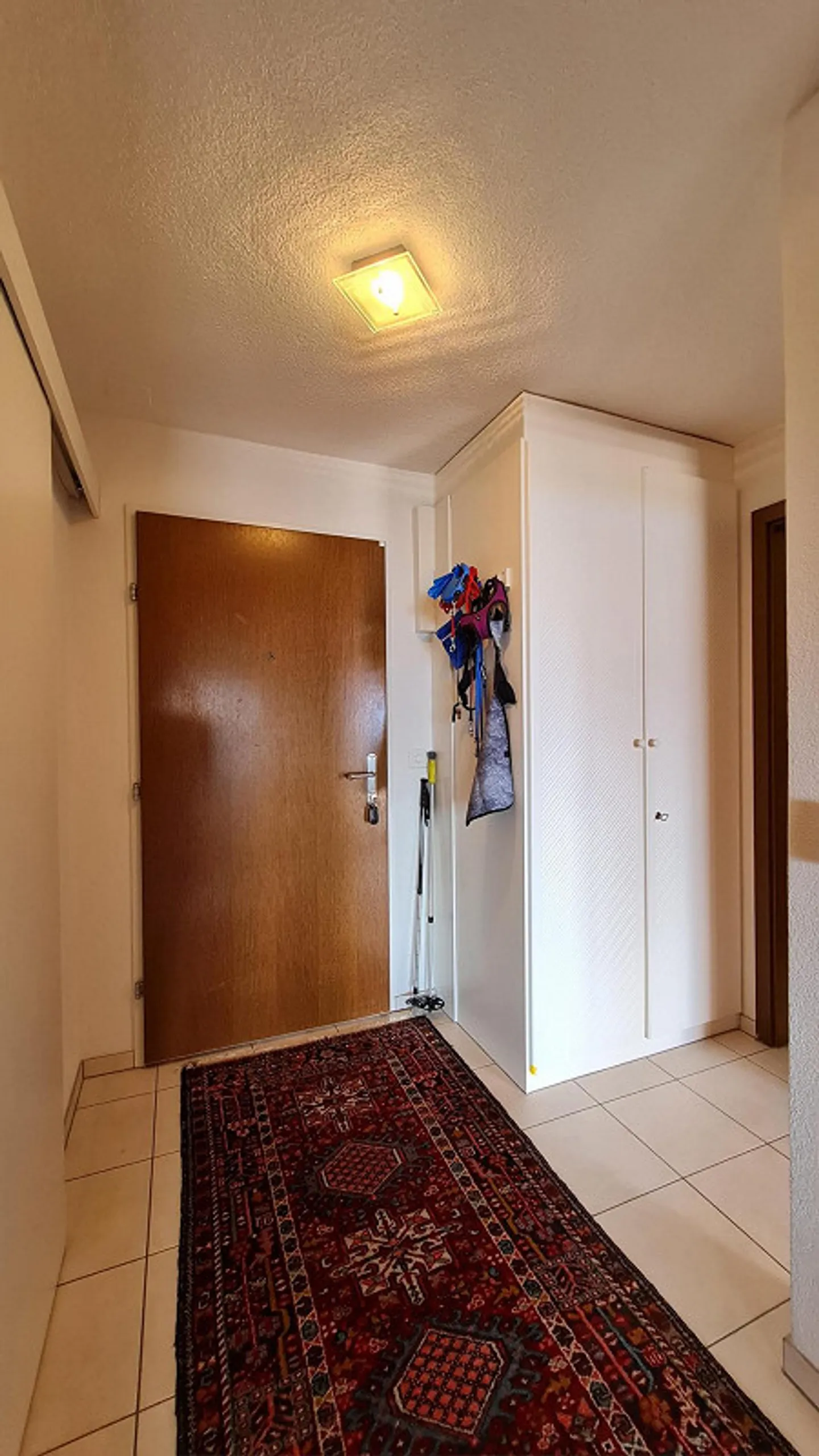 Appartamento 2.5 locali, 2 balconi, garage, vista panoramica sulle montagne, seconda casa possibile - Foto 11 di 25