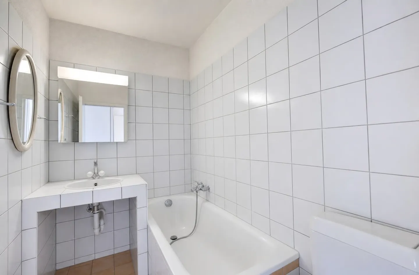Rare semi-detached house with breathtaking lake view, in the heart of a residential area - Photo 13 of 15