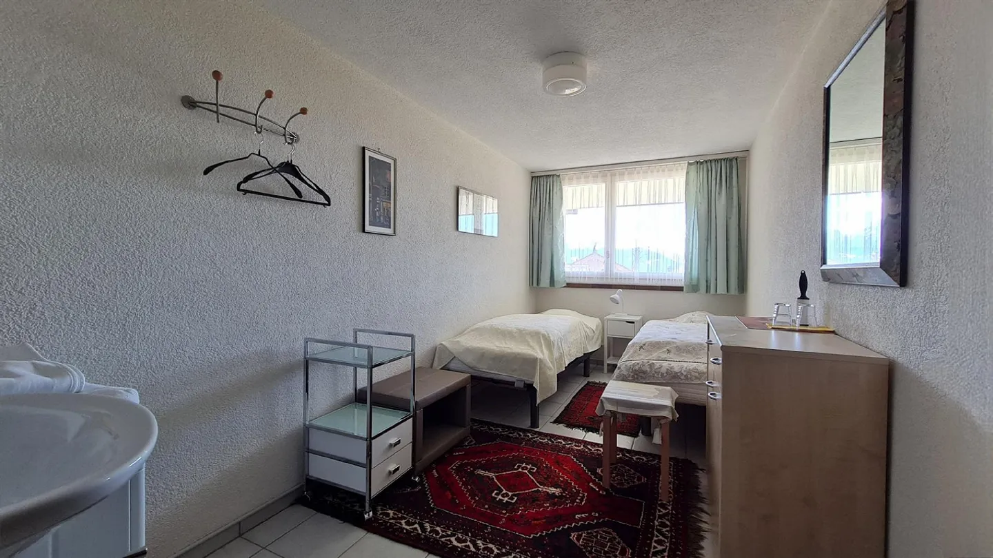 Appartamento 2.5 locali, 2 balconi, garage, vista panoramica sulle montagne, seconda casa possibile - Foto 20 di 25