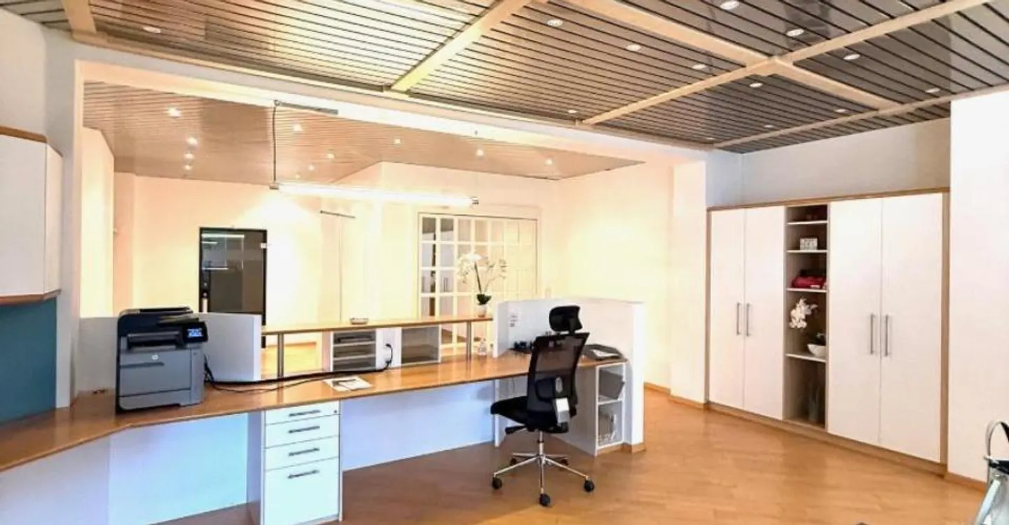La tua nuova sede aziendale nel cuore di Cham - Foto 3 di 9
