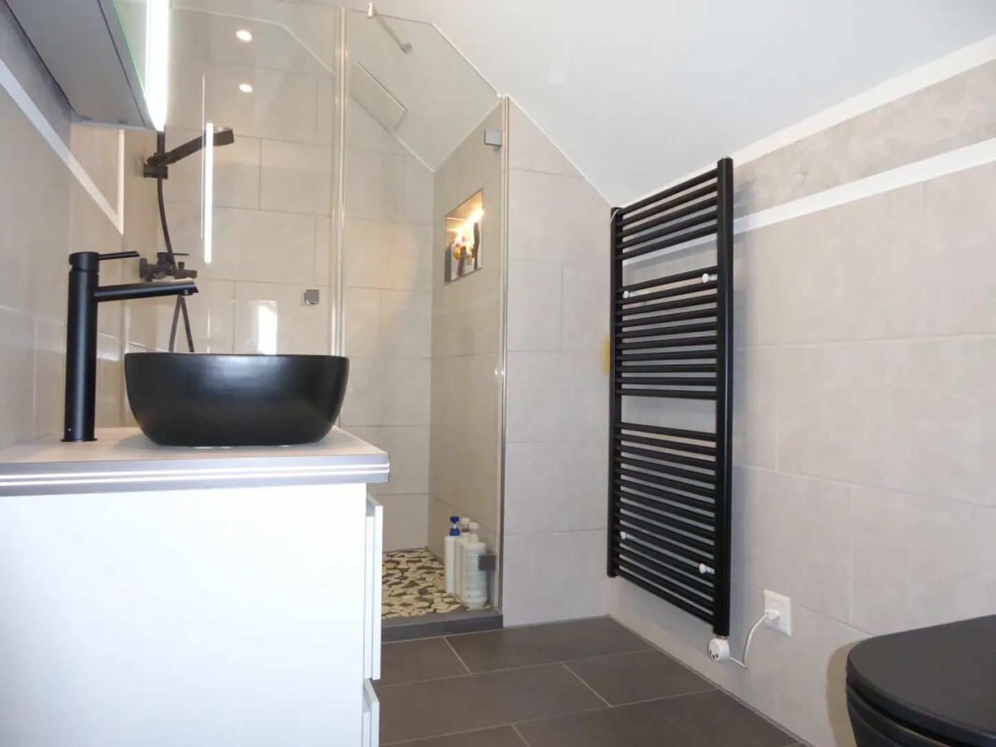 Moderne 6-Zimmer-Maisonette - Foto 15 von 19