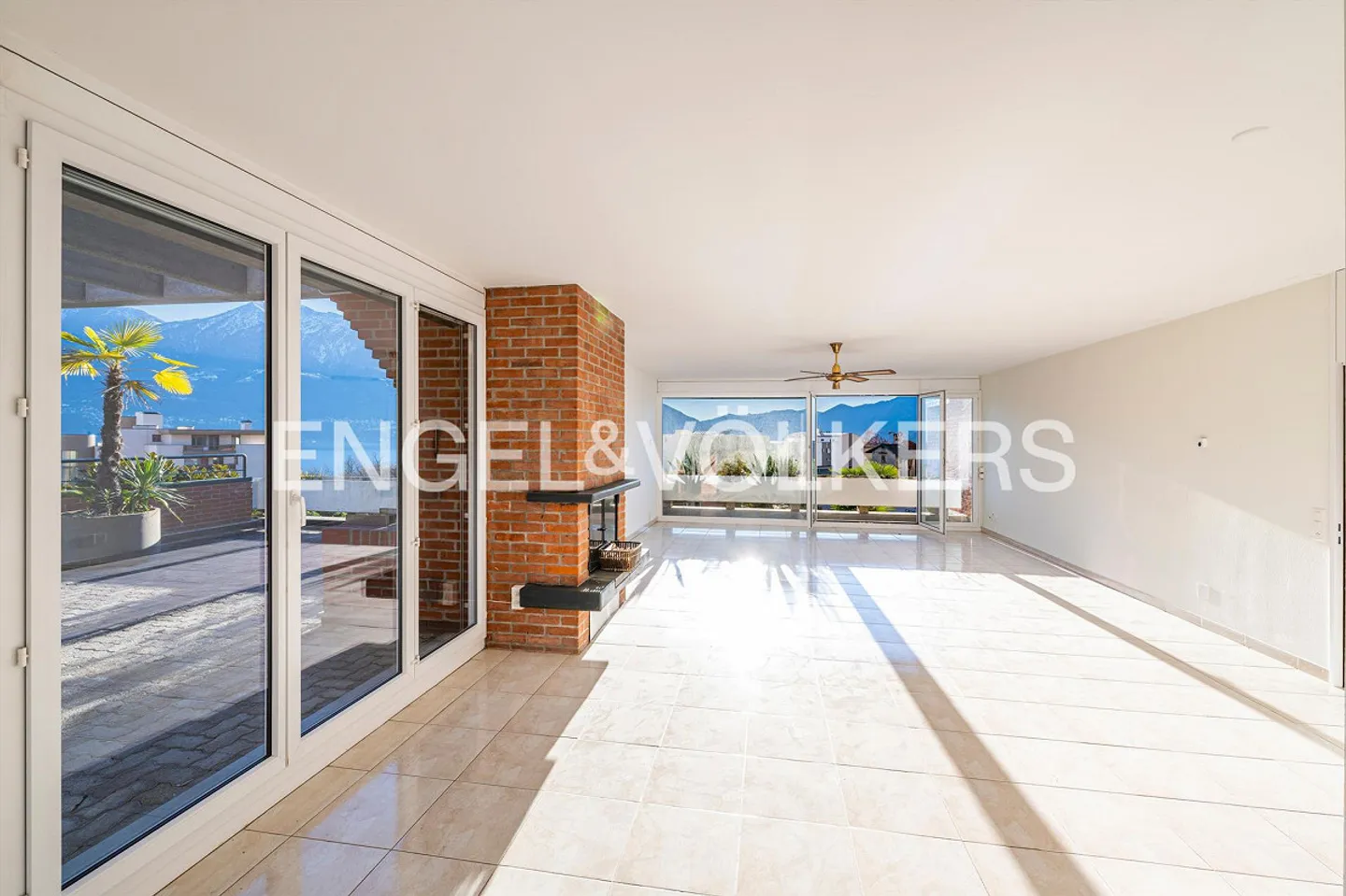 Appartement en attique ensoleillé avec vue sur le lac (23) - Photo 5 sur 11