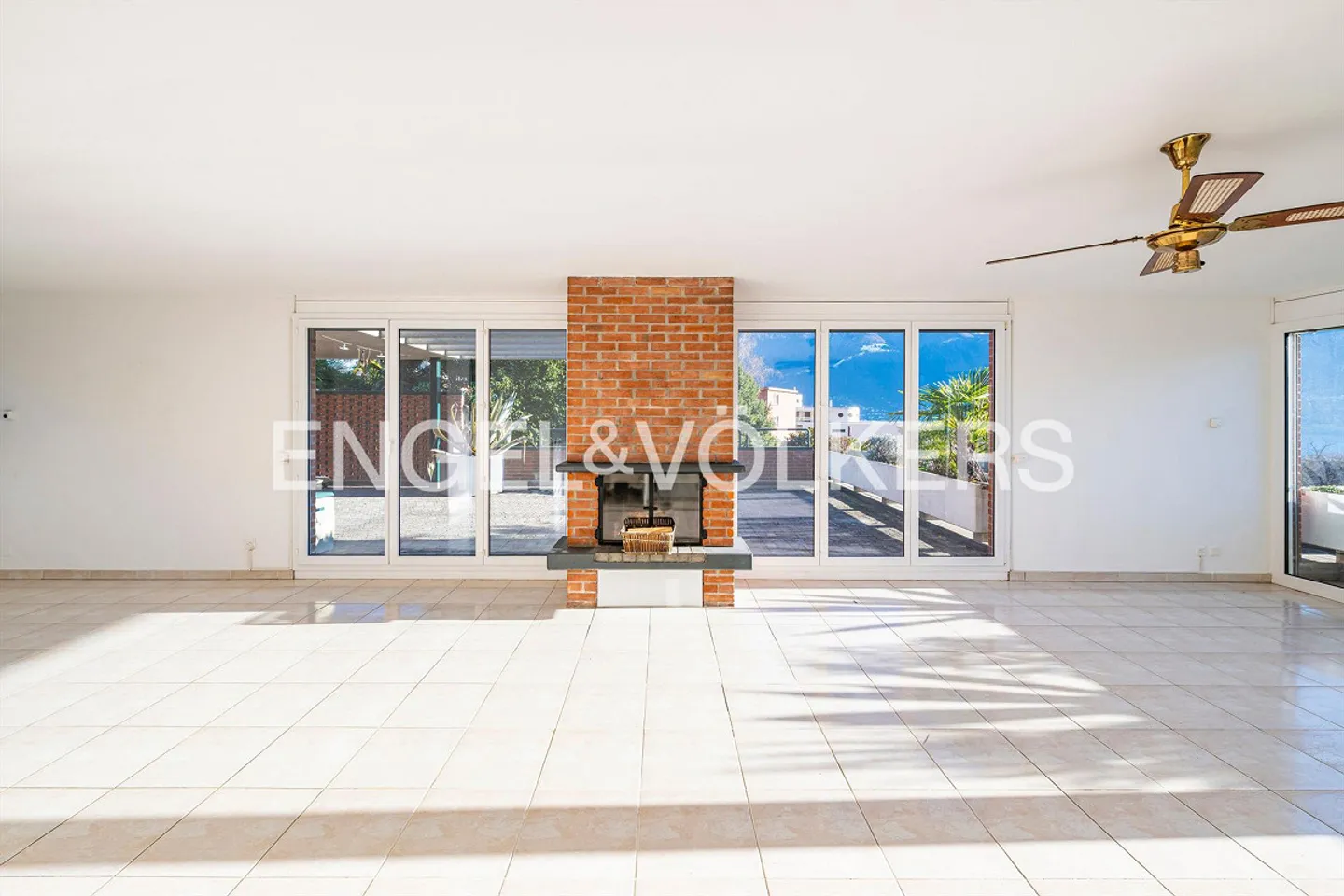Appartement en attique ensoleillé avec vue sur le lac (23) - Photo 3 sur 11