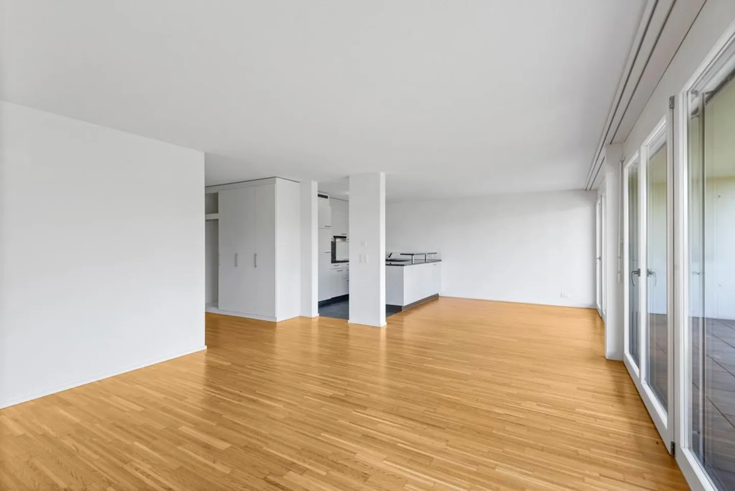 Modern 5.5-room penthouse apartment in a quiet location - Photo 2 of 9