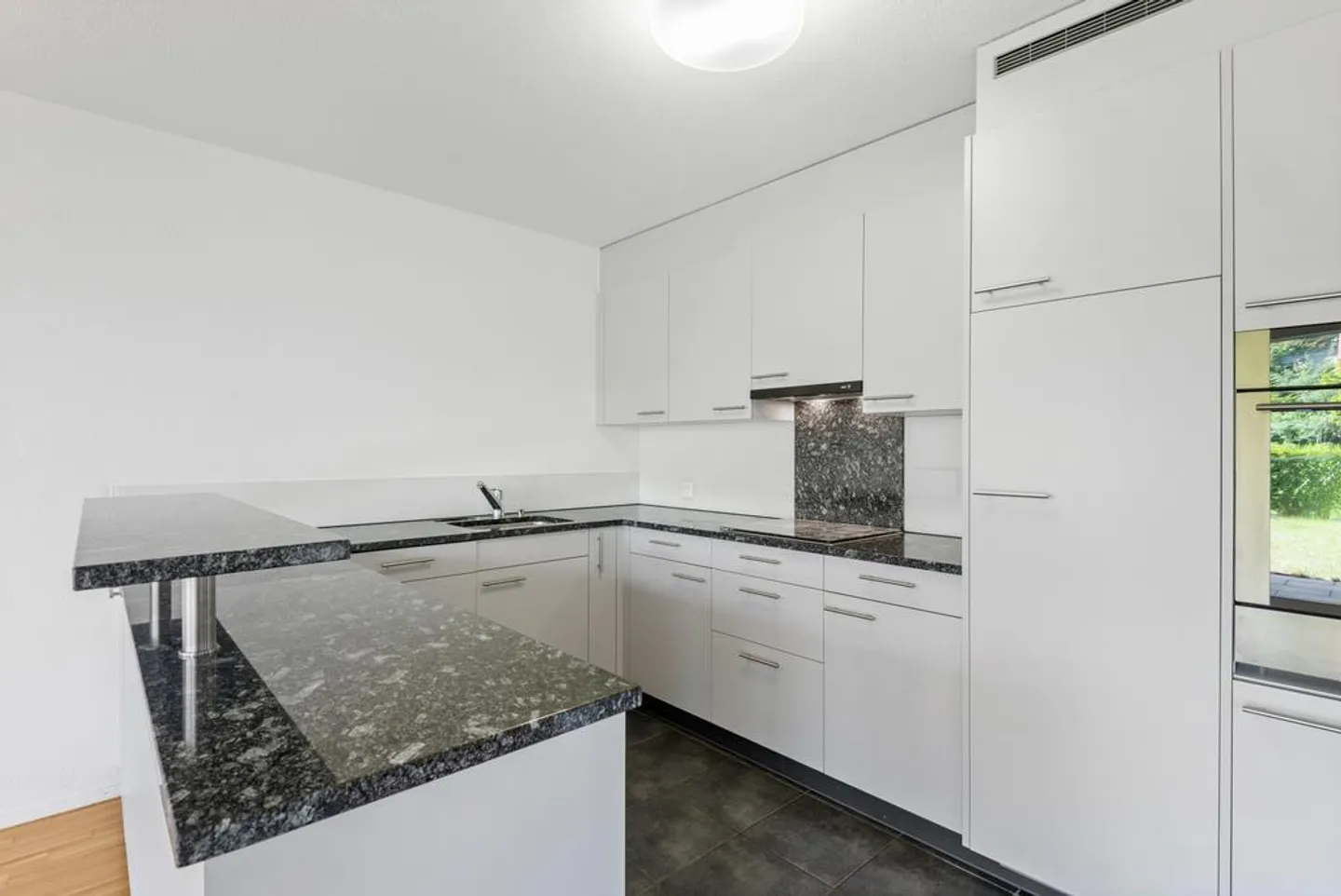 Modern 5.5-room penthouse apartment in a quiet location - Photo 6 of 9