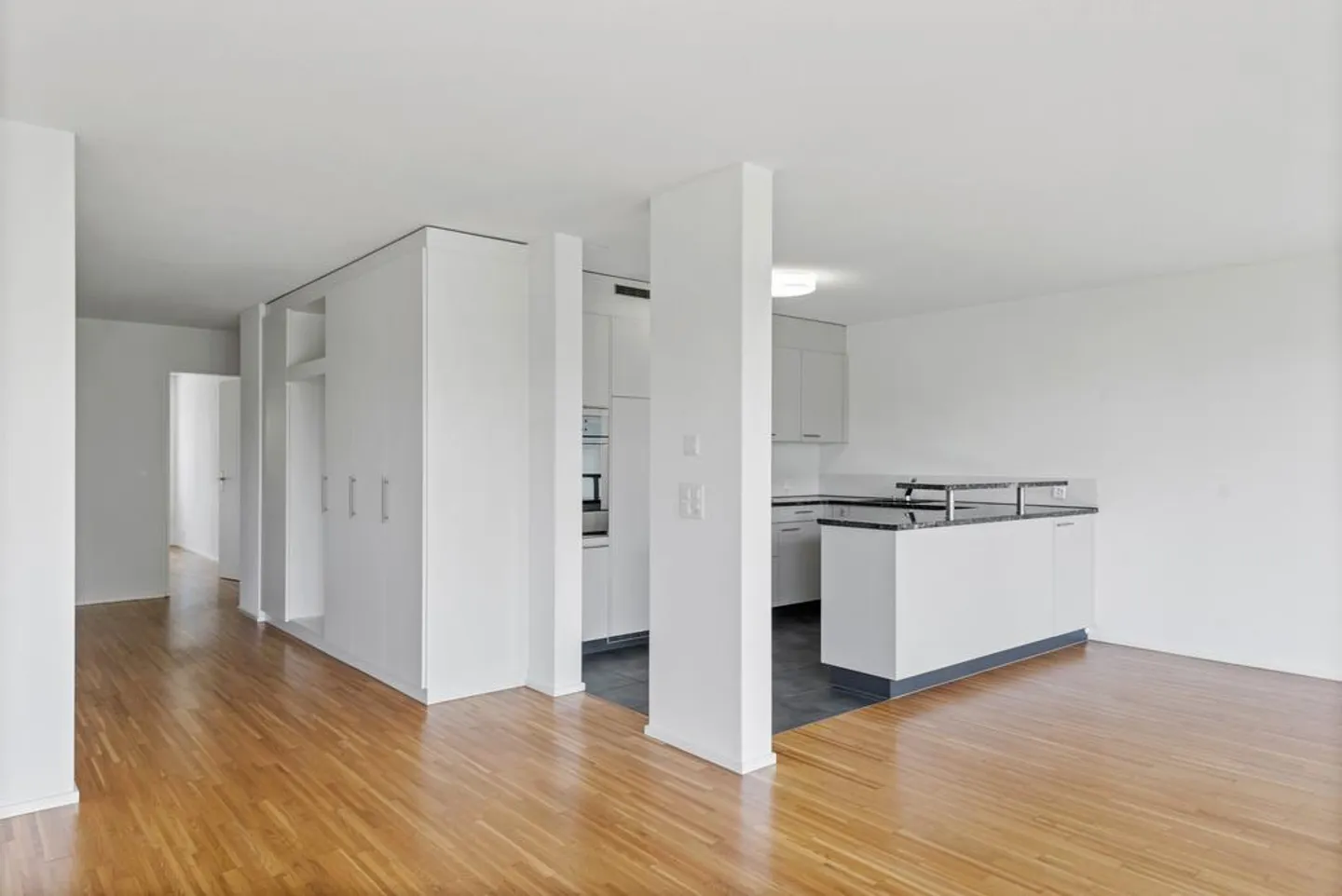 Modern 5.5-room penthouse apartment in a quiet location - Photo 5 of 9