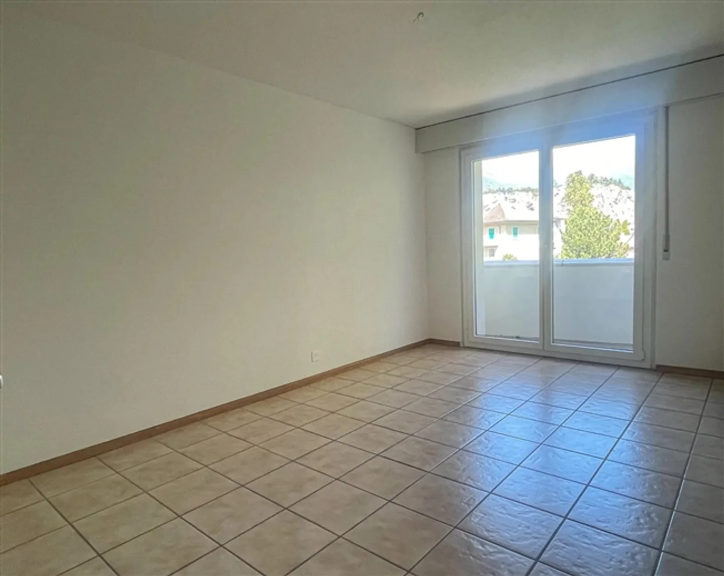 Chippis Yield Building with 12 Well-Maintained Apartments - Photo 8 of 13