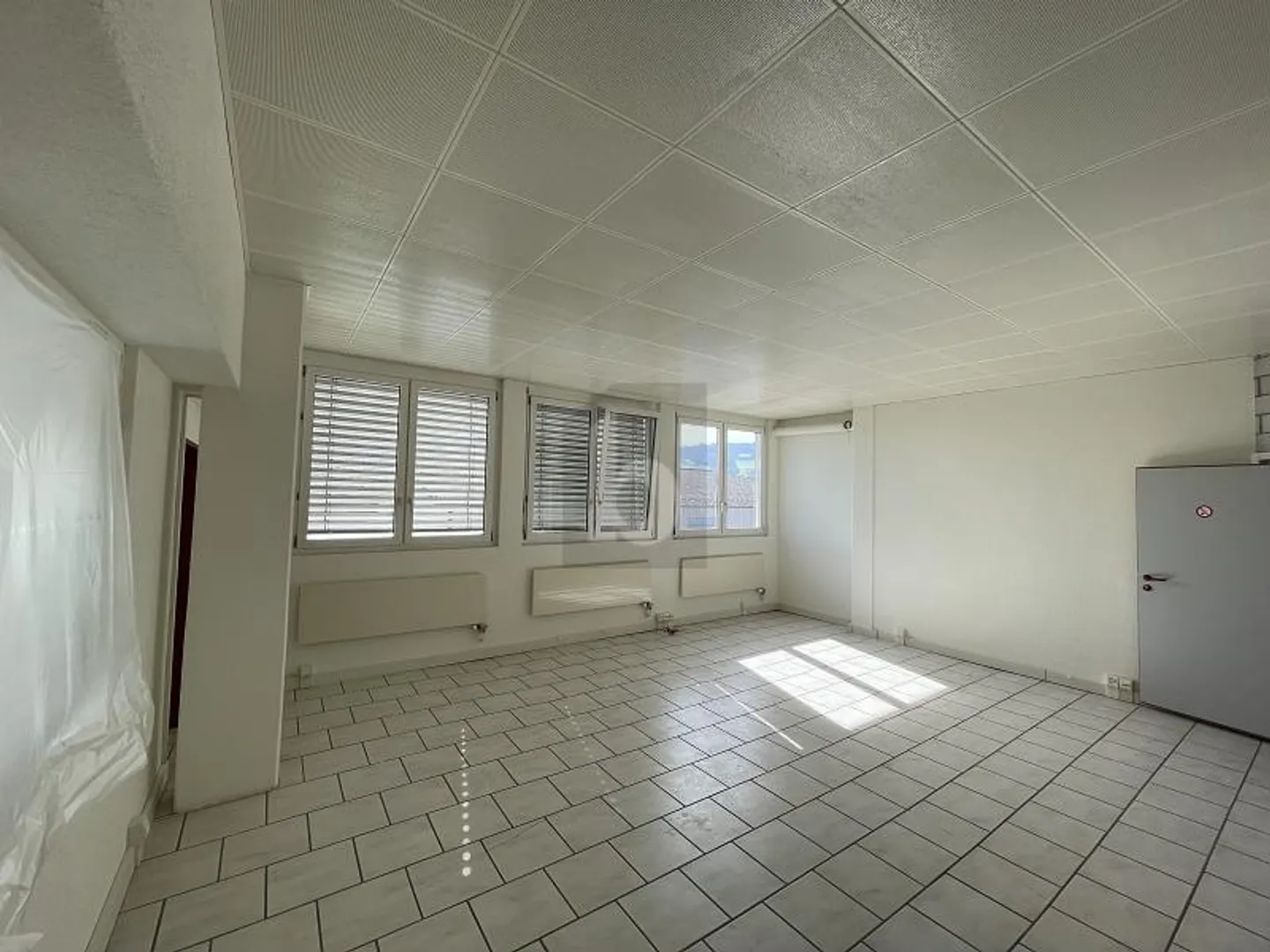 Bureau à louer - Photo 3 sur 4
