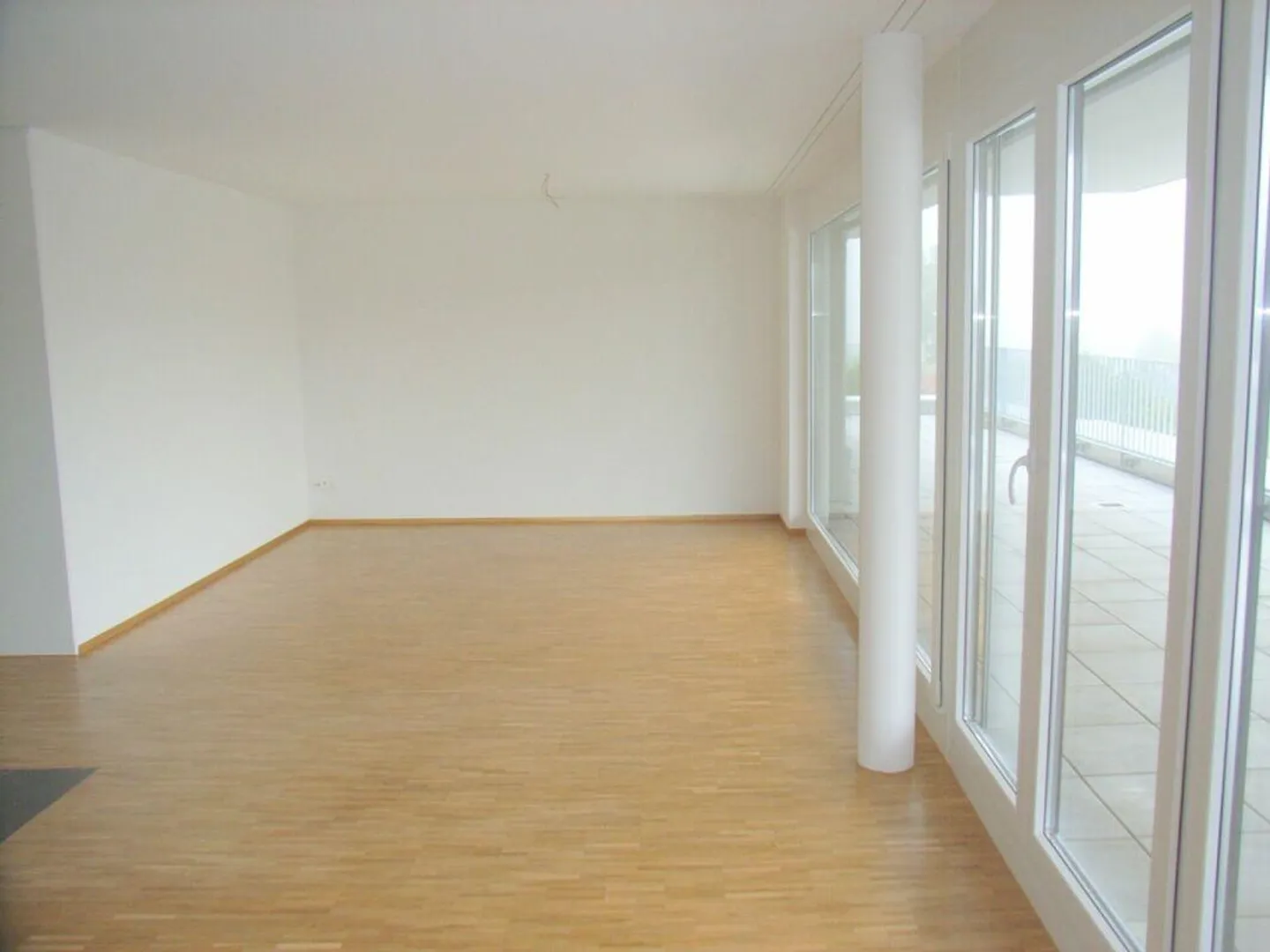 Modern Attic with Large Terrace - Photo 7 of 11