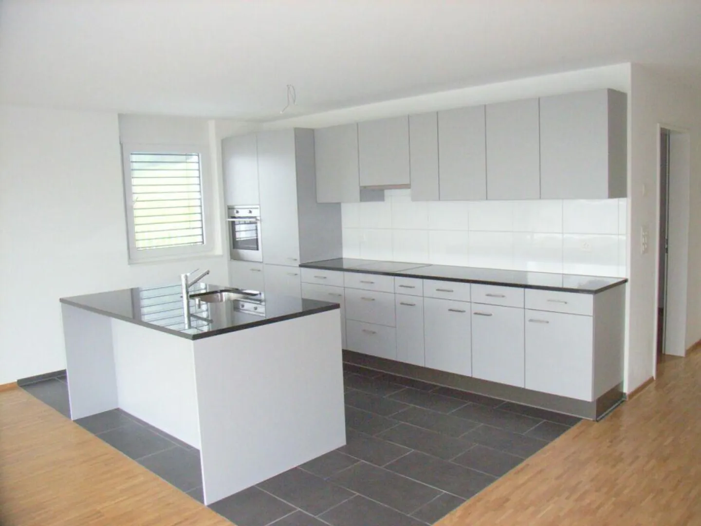 Modern Attic with Large Terrace - Photo 9 of 11