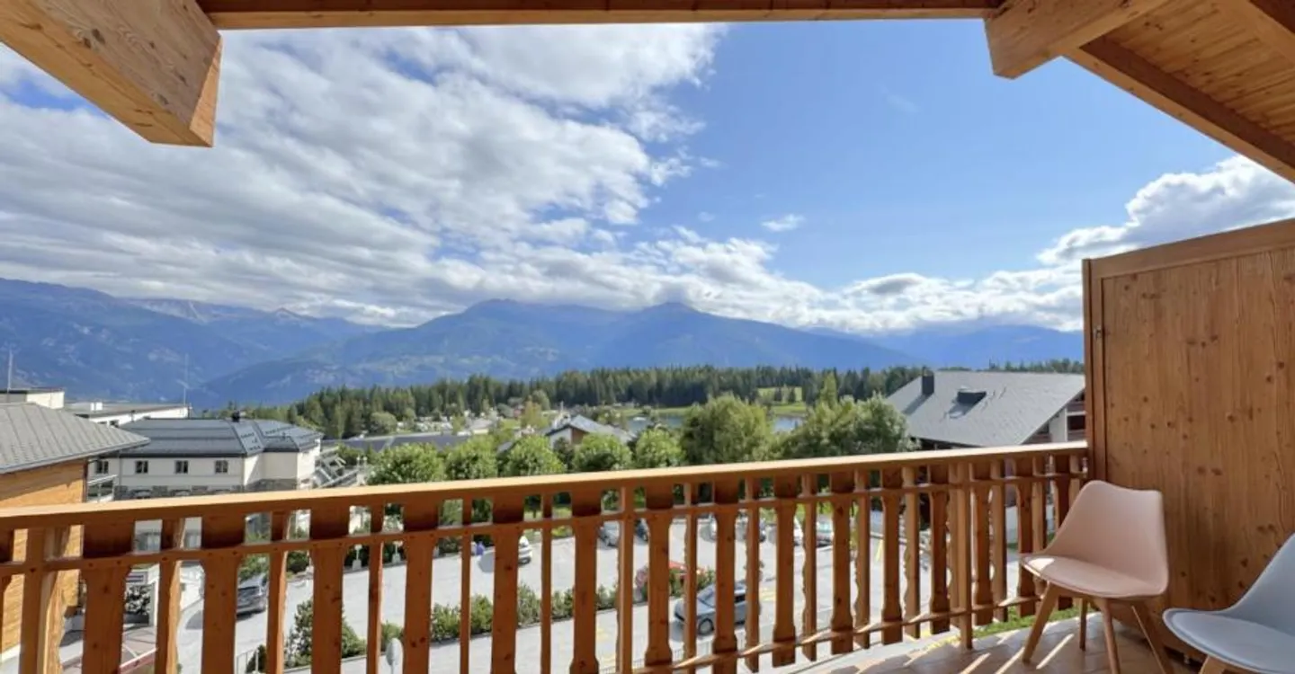 Chalet-Style Penthouse with Views - Photo 4 of 11