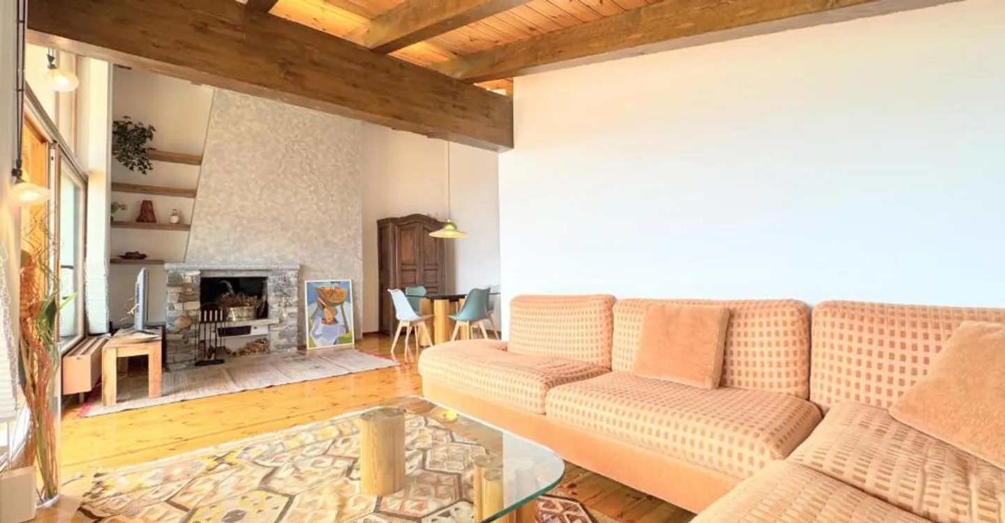 Chalet-Style Penthouse with Views - Photo 8 of 11