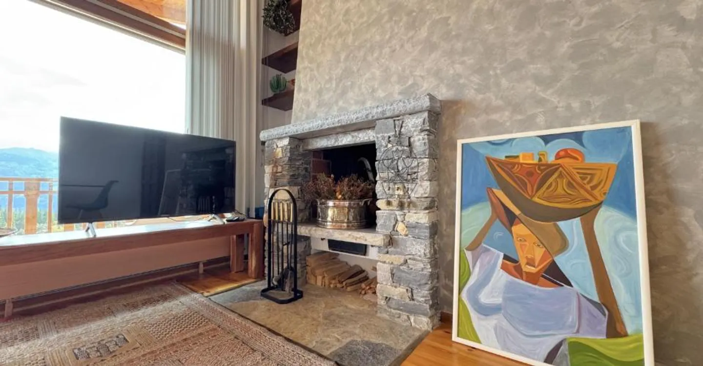 Chalet-Style Penthouse with Views - Photo 7 of 11