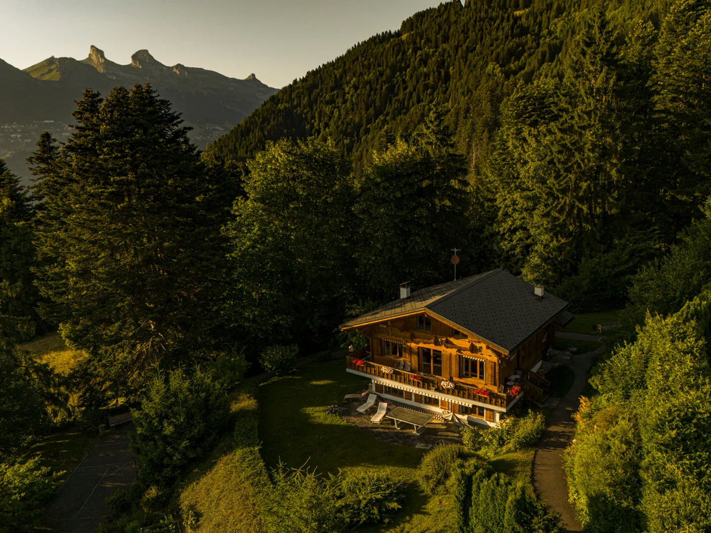 Magnificent co-ownership chalet in a green setting - Photo 2 of 24