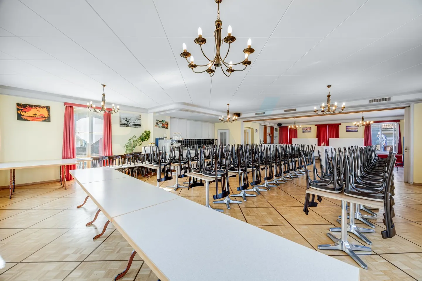 Proprietà gastronomica spaziosa con terrazza, sala eventi e camere per gli ospiti - Foto 7 di 15