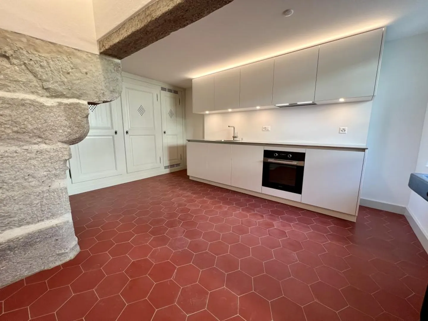 6.5 Room Apartment - Photo 1 of 13