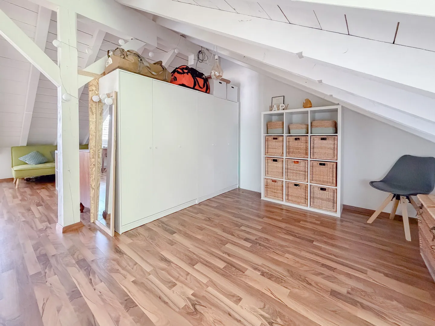 Appartement traversant de 2.5 pces, ~ 130 m2, dans les combles - Foto 8 di 11