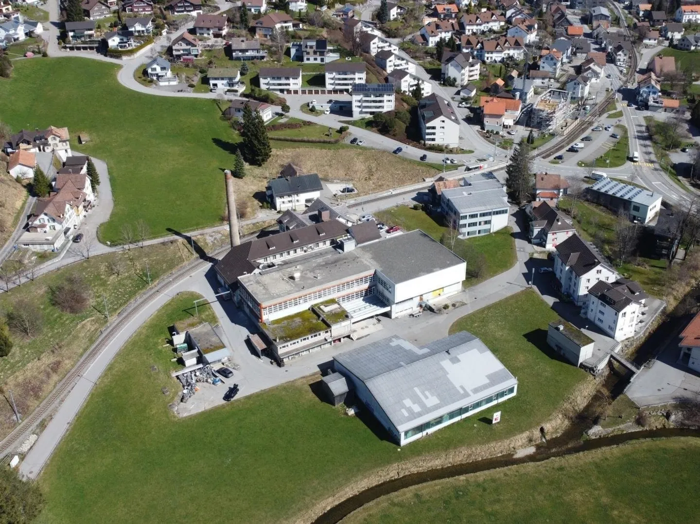 Attraktive Gewerbe-/Fabrikationsräume zu vermieten - Foto 1 von 5