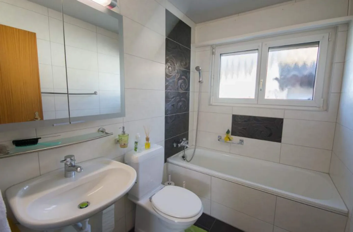 Gepflegtes Einfamilienhaus mit Einliegerwohnung & Wintergarten! - Foto 9 von 15