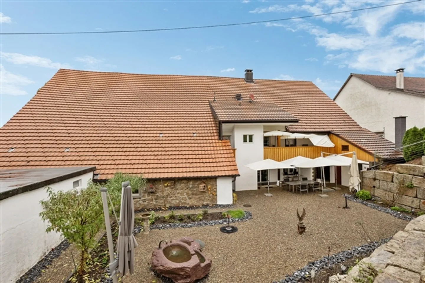 Fattoria affascinante e ristrutturata con grande terreno - Foto 1 di 2