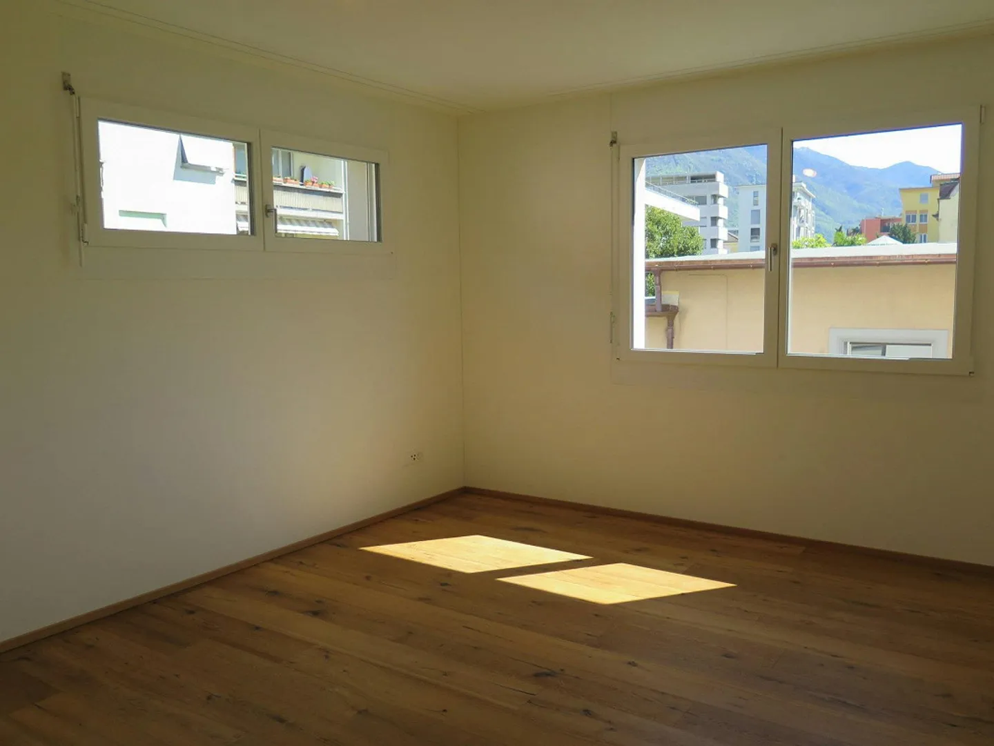 Sunny and spacious 4.5-room apartment in a lakeside location - Photo 7 of 13