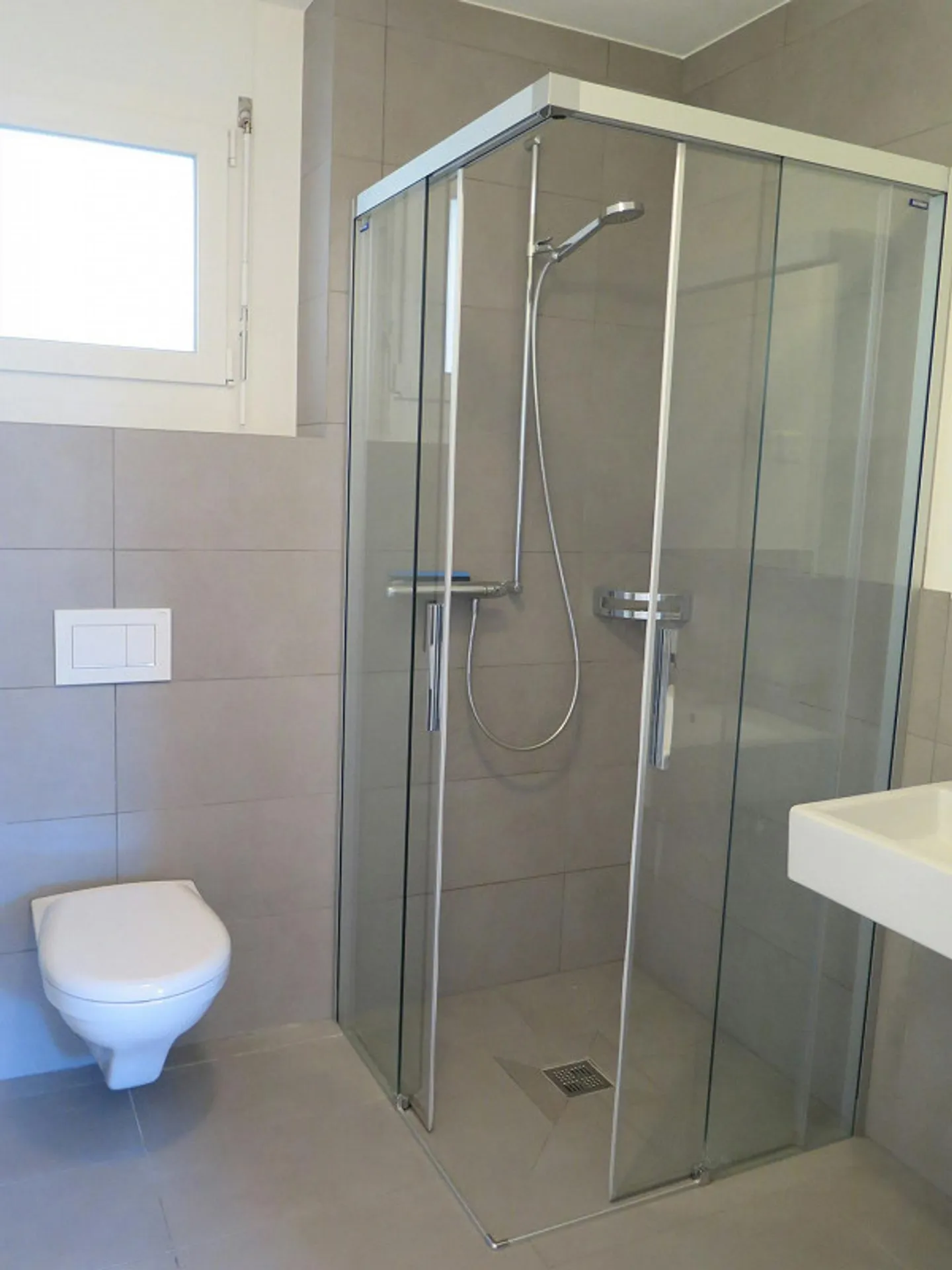 Sunny and spacious 4.5-room apartment in a lakeside location - Photo 9 of 13