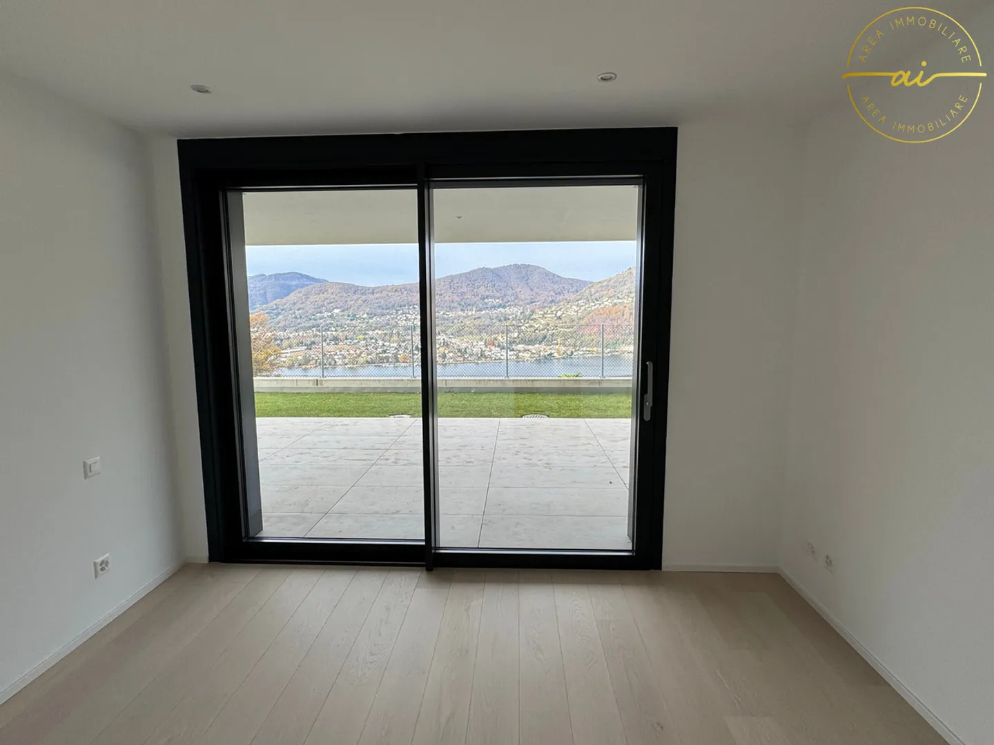 4.5-ROOM APARTMENT WITH LAKE VIEW - Photo 6 of 13