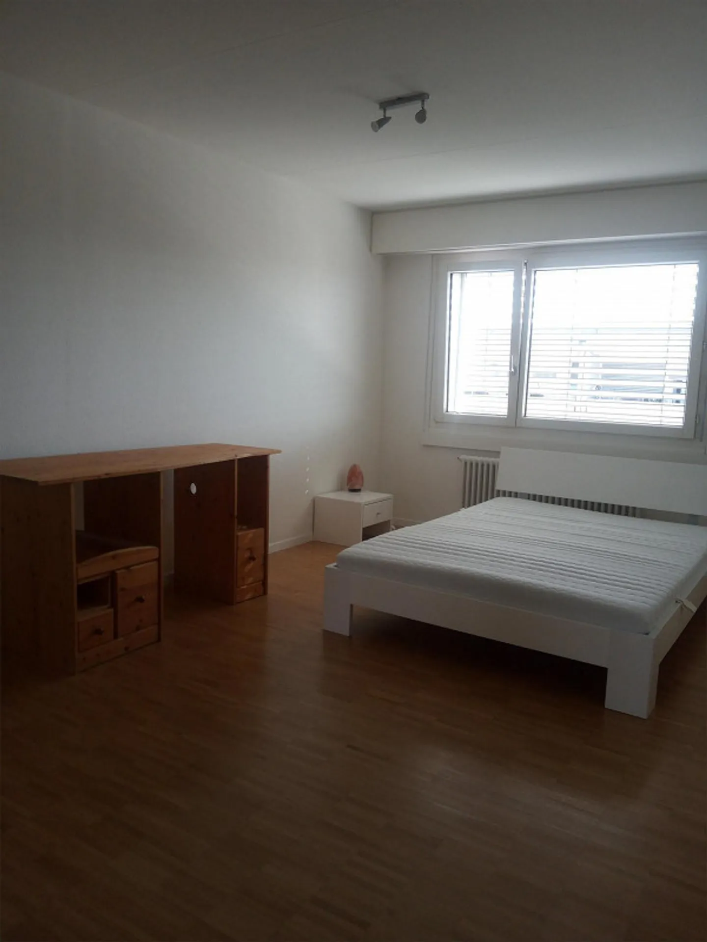 Grande chambre meublée à Emmen - Photo 2 sur 8