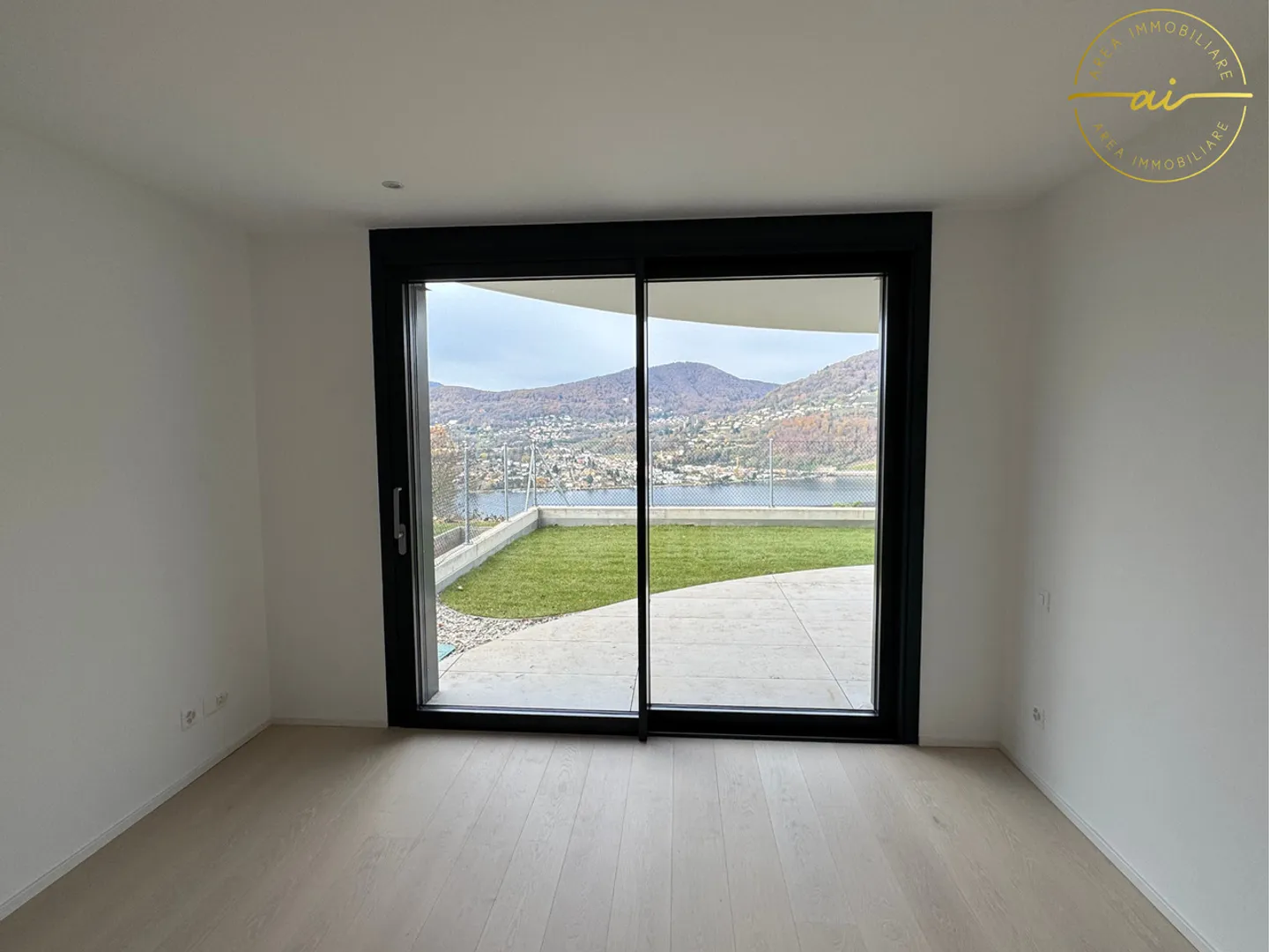 4.5-ROOM APARTMENT WITH LAKE VIEW - Photo 10 of 13