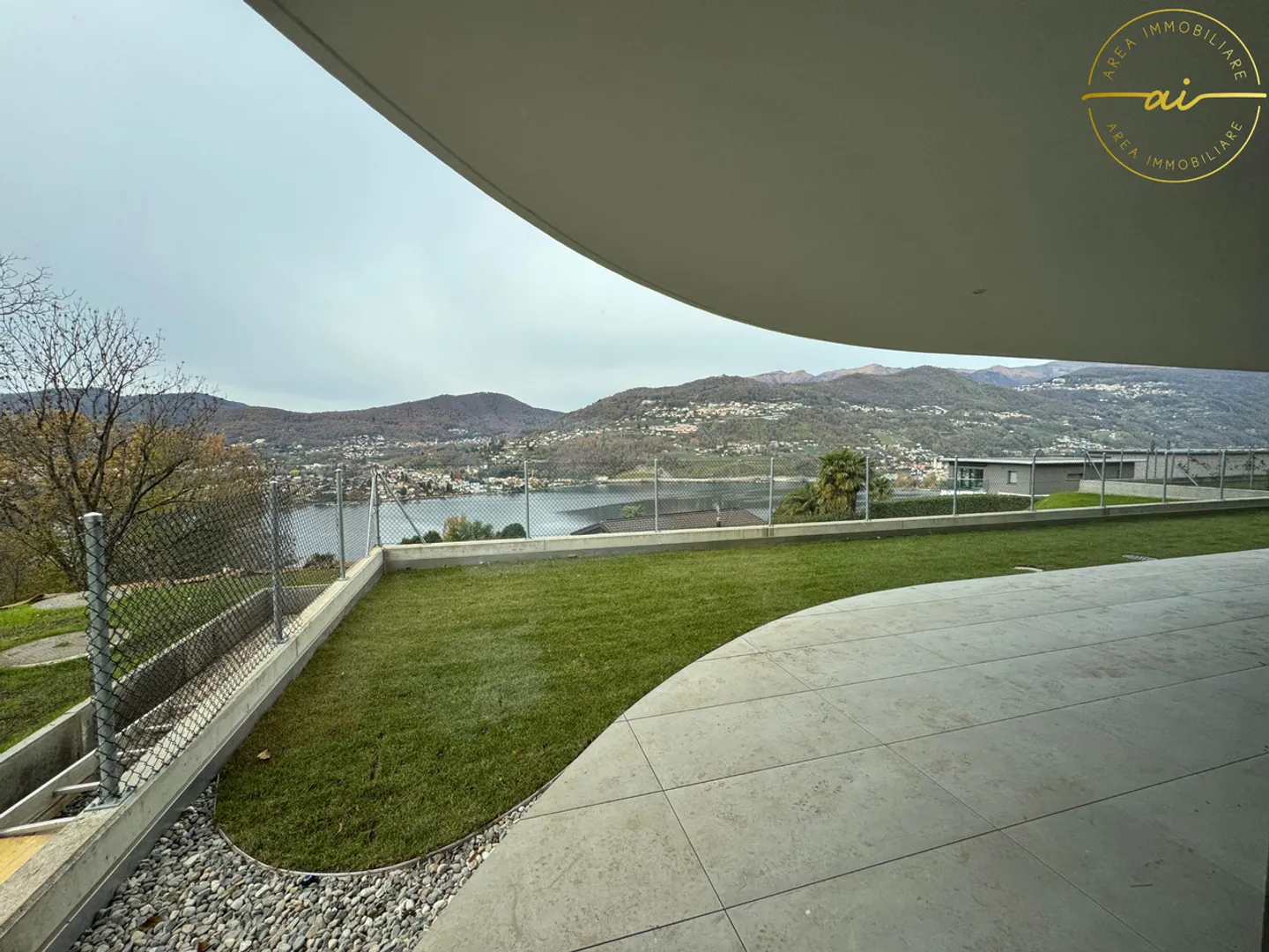 4.5-ROOM APARTMENT WITH LAKE VIEW - Photo 12 of 13
