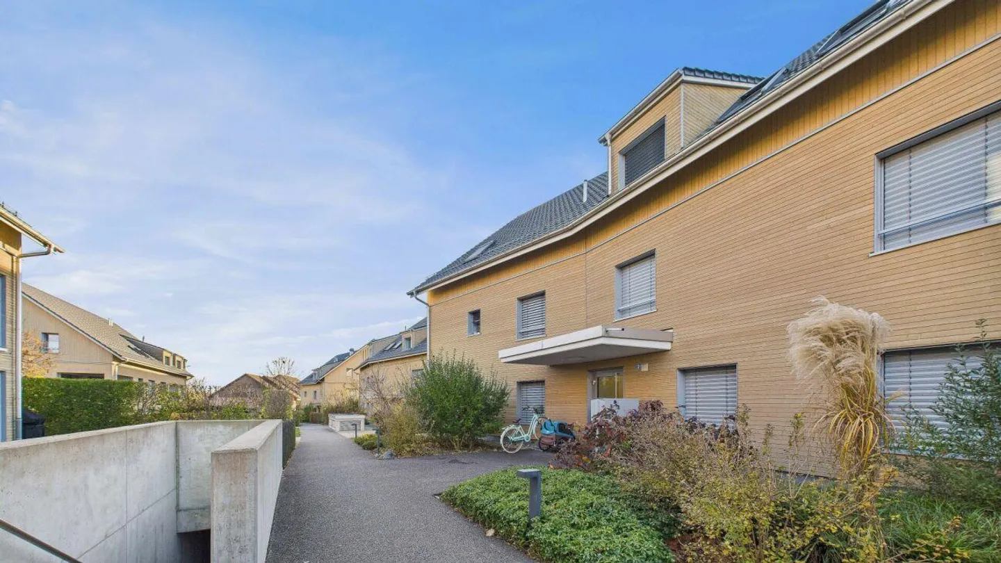 Modern 3.5-room apartment with balcony and Minergie standard - Photo 2 of 13