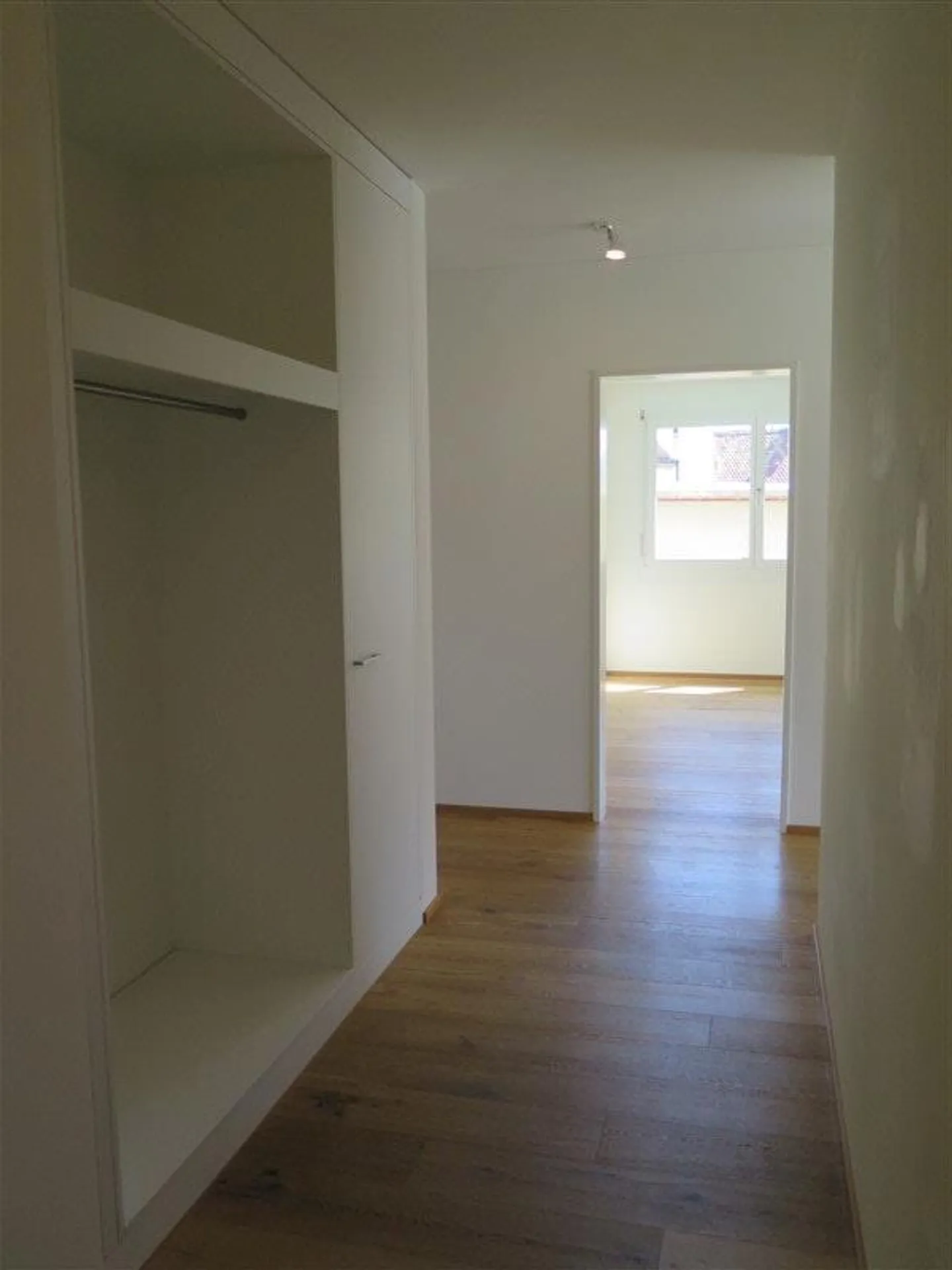 Sunny and spacious 4.5-room apartment in a lakeside location - Photo 10 of 13