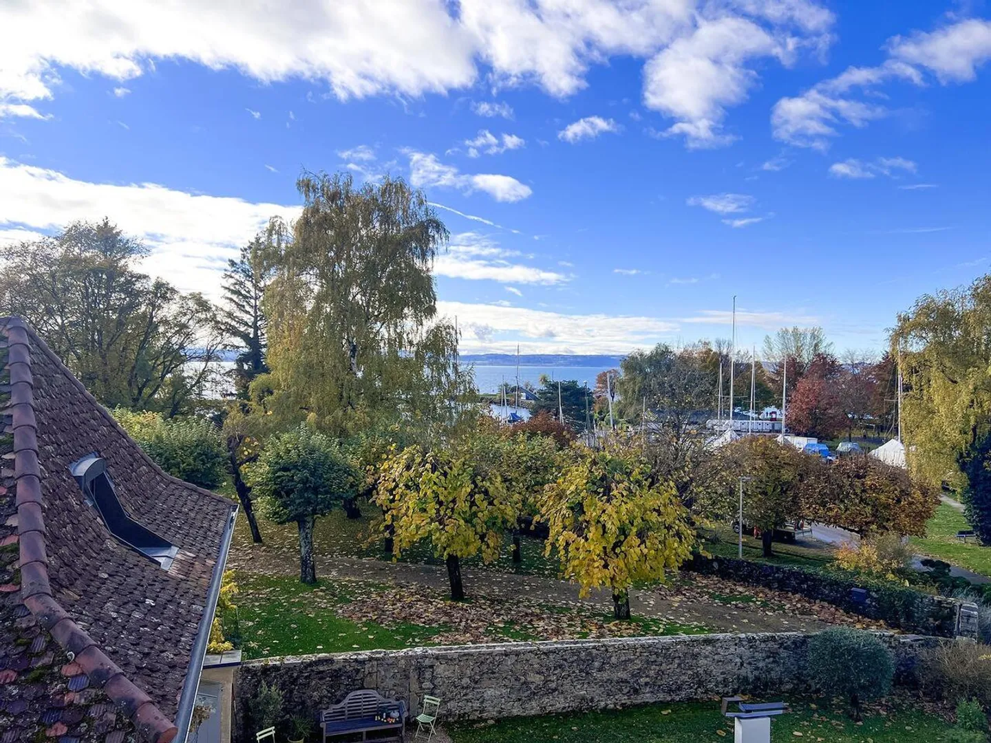 Charm and authenticity just steps from the lake - Photo 4 of 11