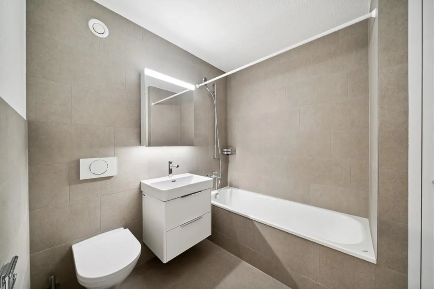 High-quality renovated 3.5-room attic apartment - Photo 9 of 11