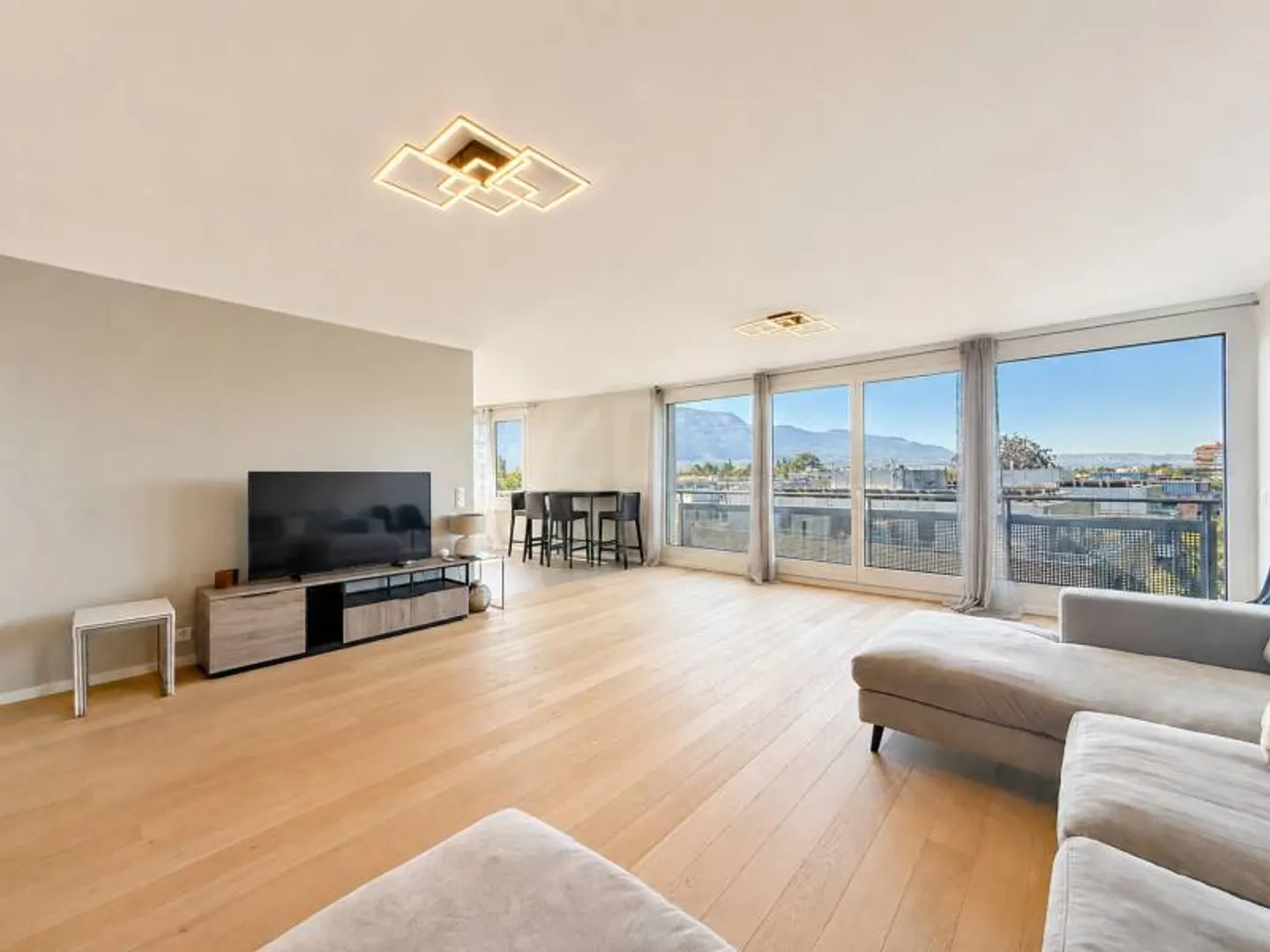 Luxury Apartment in Malagnou - Photo 1 of 10