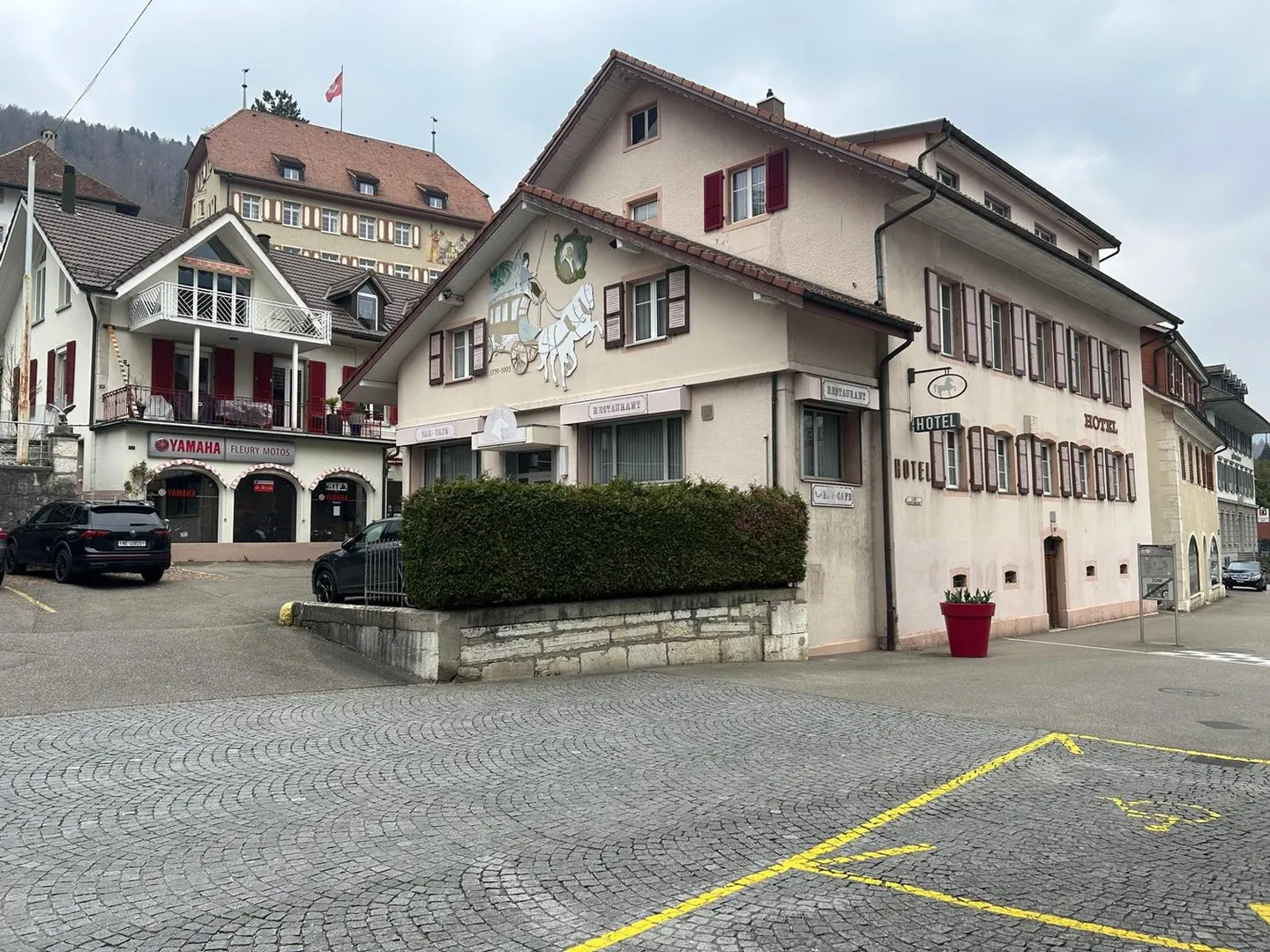 Hotel storico nel cuore di Moutier in vendita - Foto 1 di 15