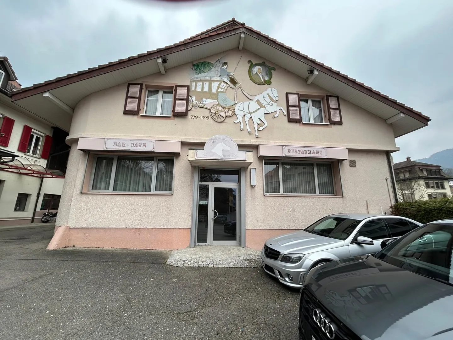 Hotel storico nel cuore di Moutier in vendita - Foto 2 di 15