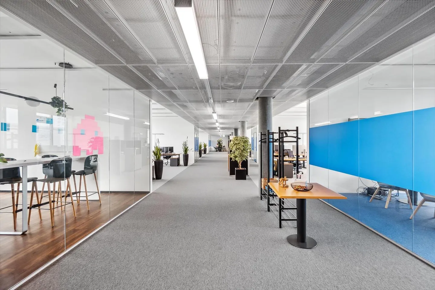 Uffici esclusivi con co-working, ristorante e sale conferenze - Foto 6 di 11