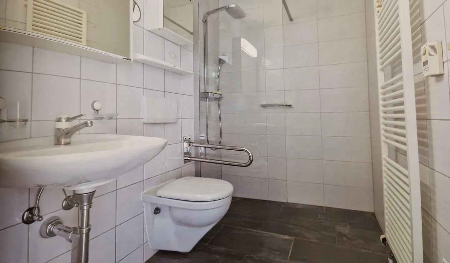 Belle appartement de 2,5 pièces près de la zone agricole avec vue - Photo 2 sur 7
