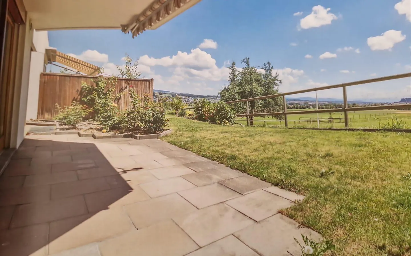 Belle appartement de 2,5 pièces près de la zone agricole avec vue - Photo 3 sur 7
