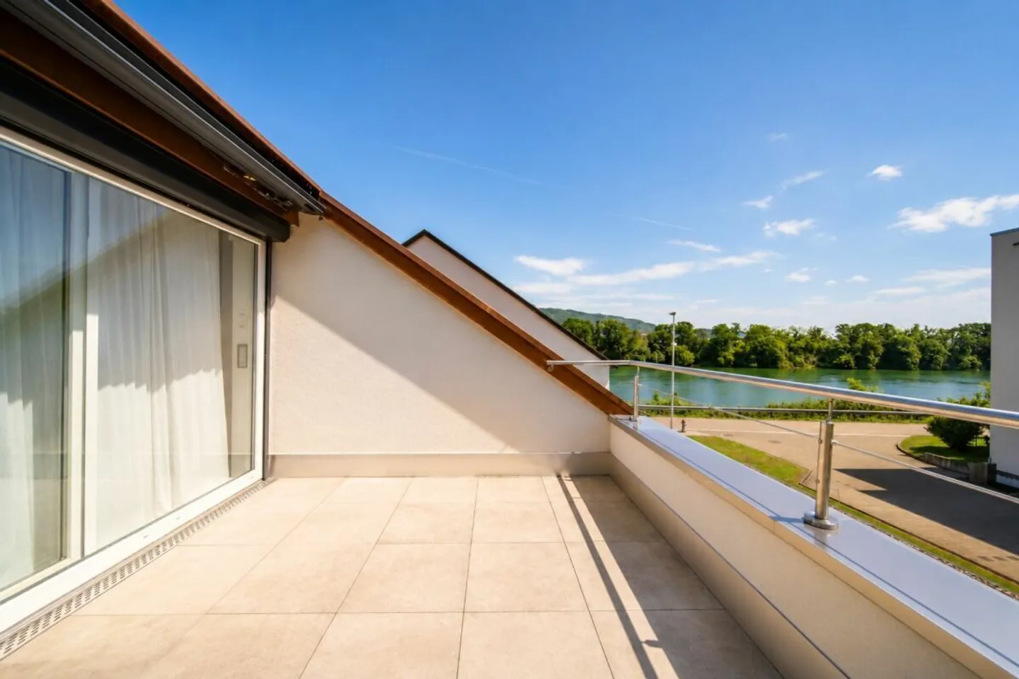 Luxurious living directly on the Rhine - exclusive 6.5-room single-family house with breathtaking views - Photo 9 of 38