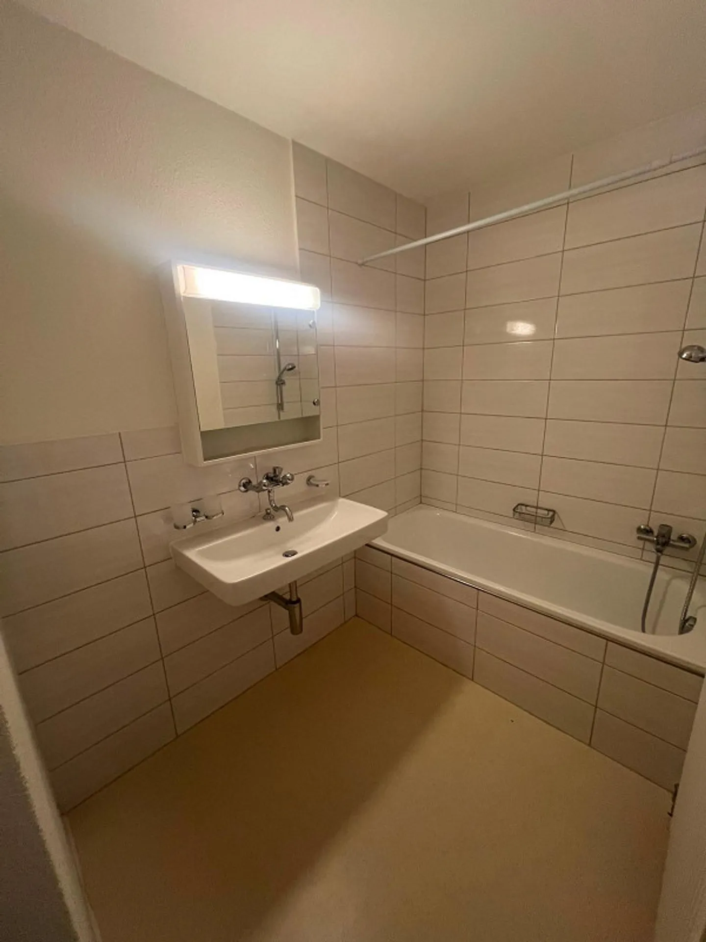 Appartement rénové de 4,5 pièces - Höhenstrasse 3, 8344 Bäretswil - Photo 7 sur 7