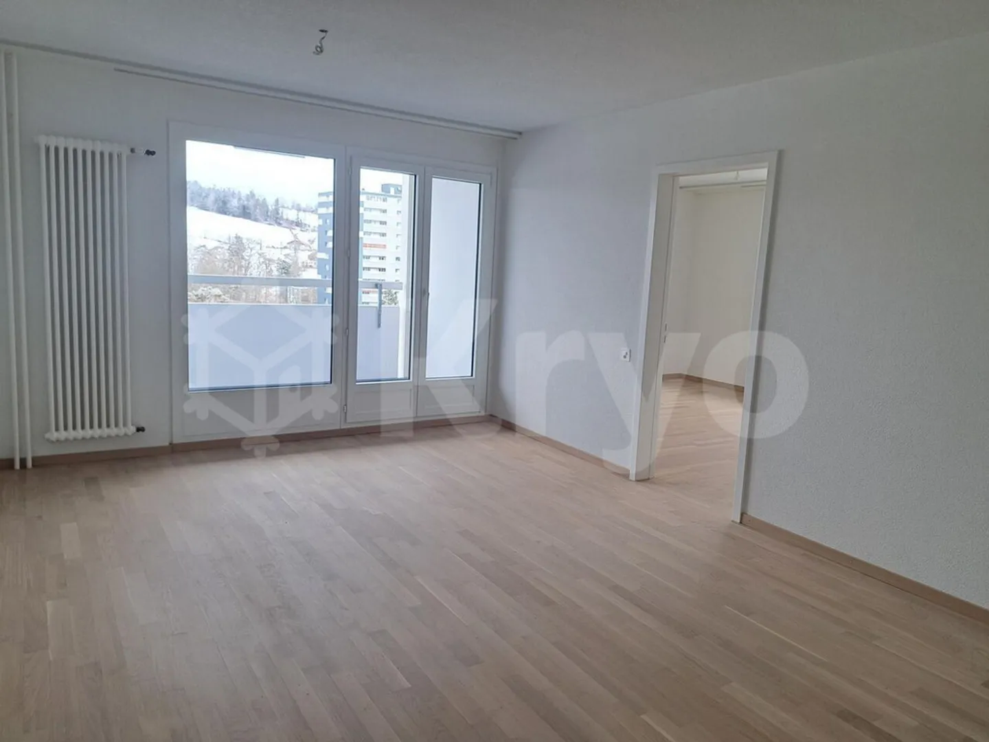 Apartment with renovation, balcony and elevator - Photo 3 of 9