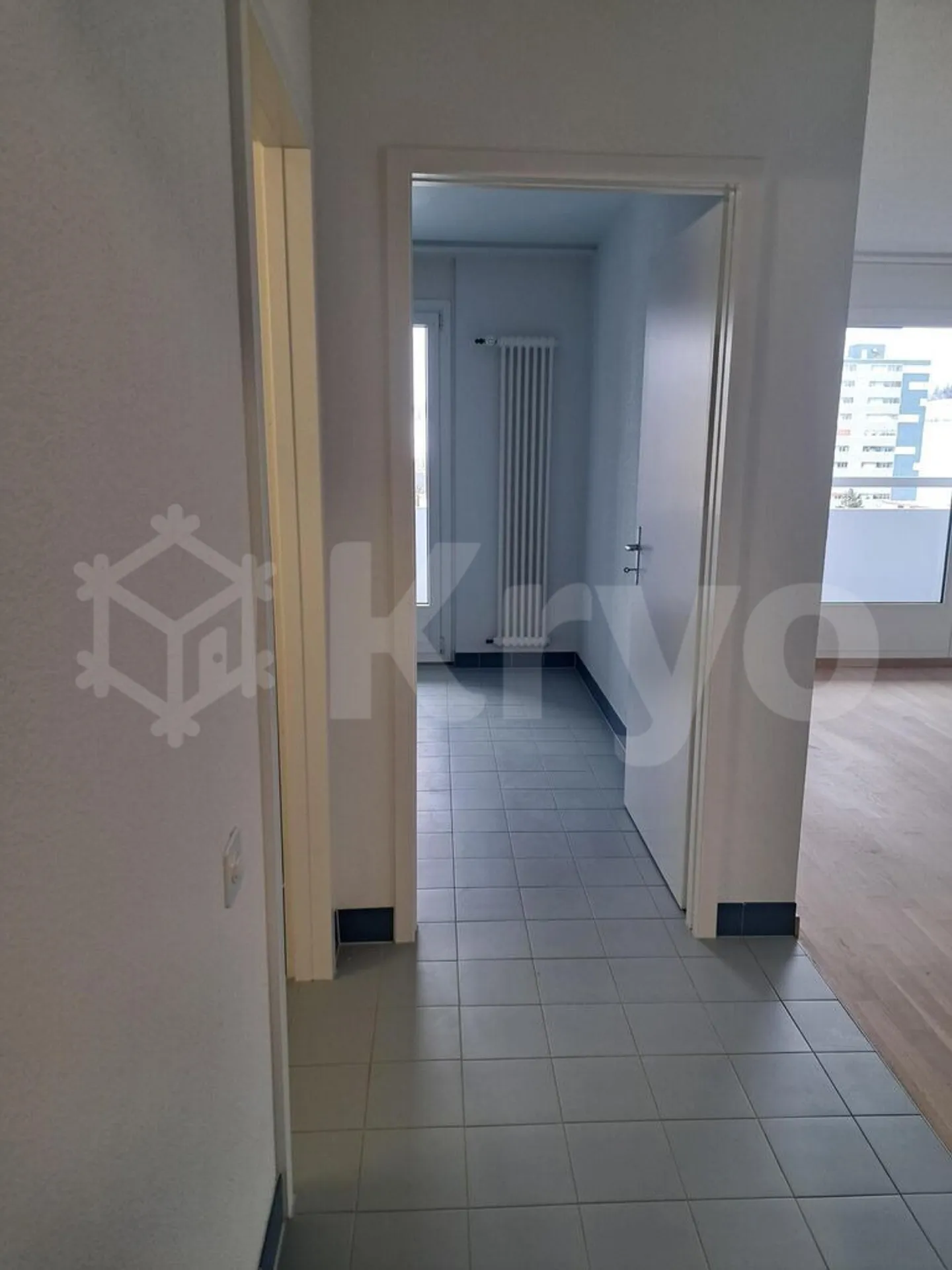 Apartment with renovation, balcony and elevator - Photo 6 of 9