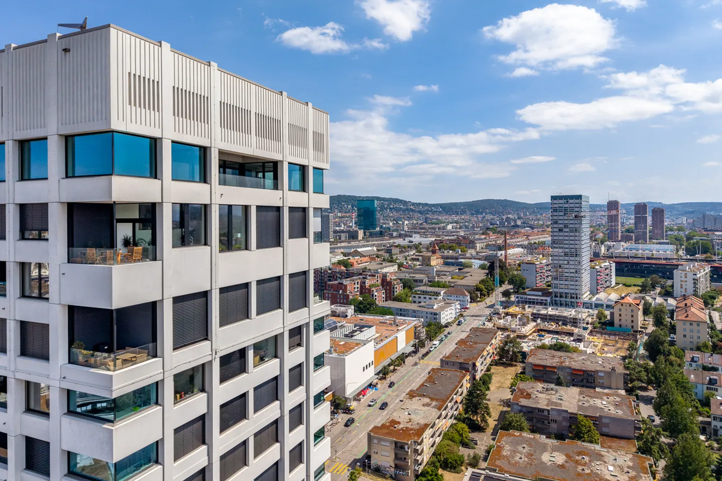Living on the top floor with a view over Zurich - Photo 8 of 9