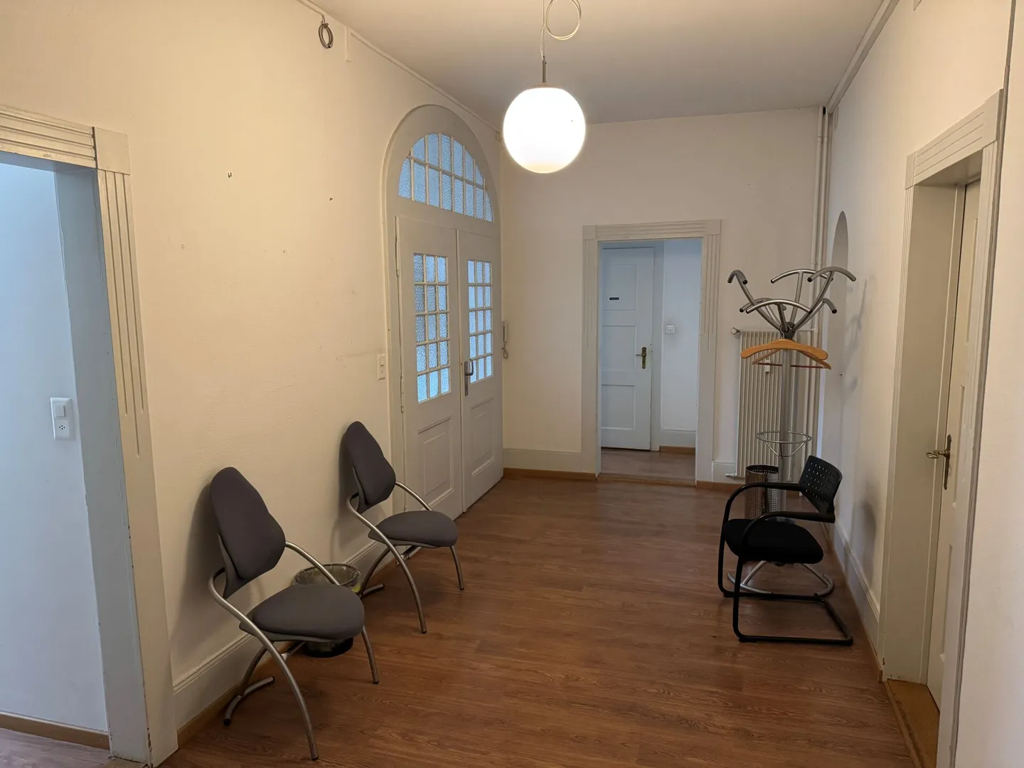 Bureaux/pratiques dans un bel immeuble ancien au cœur de Berne - Photo 2 sur 7