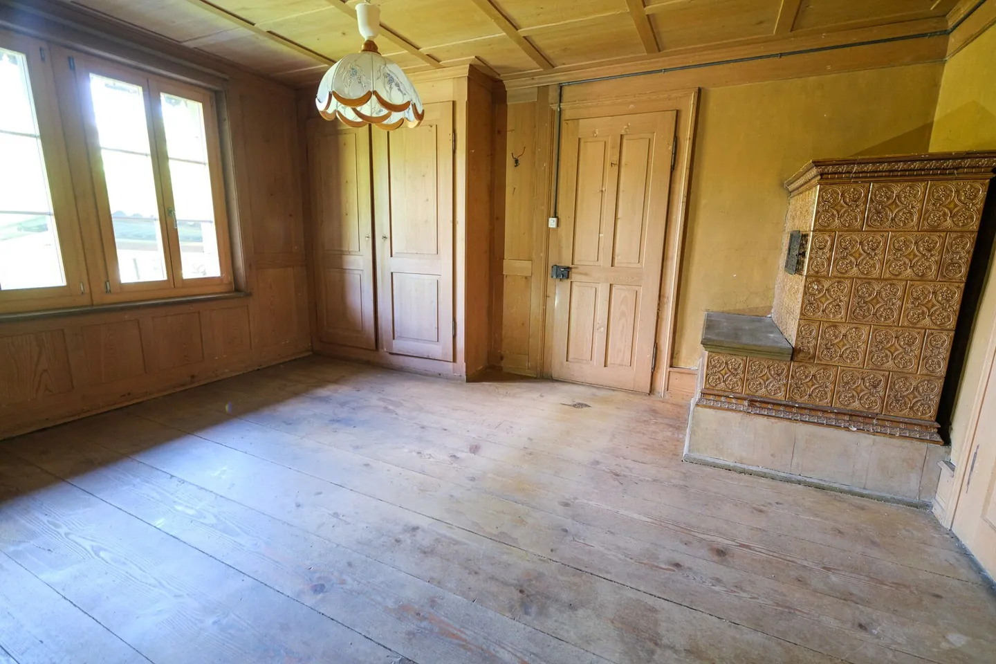 Farmhouse with 2 apartments on 3,935 m2 - Photo 6 of 20