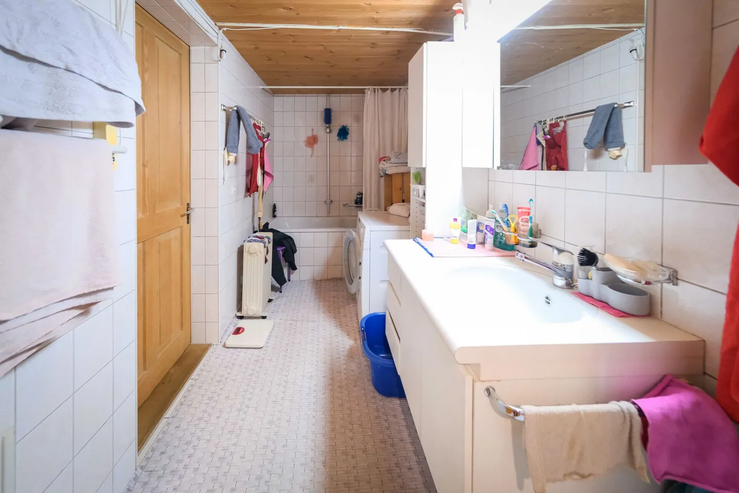 Farmhouse with 2 apartments on 3,935 m2 - Photo 7 of 20