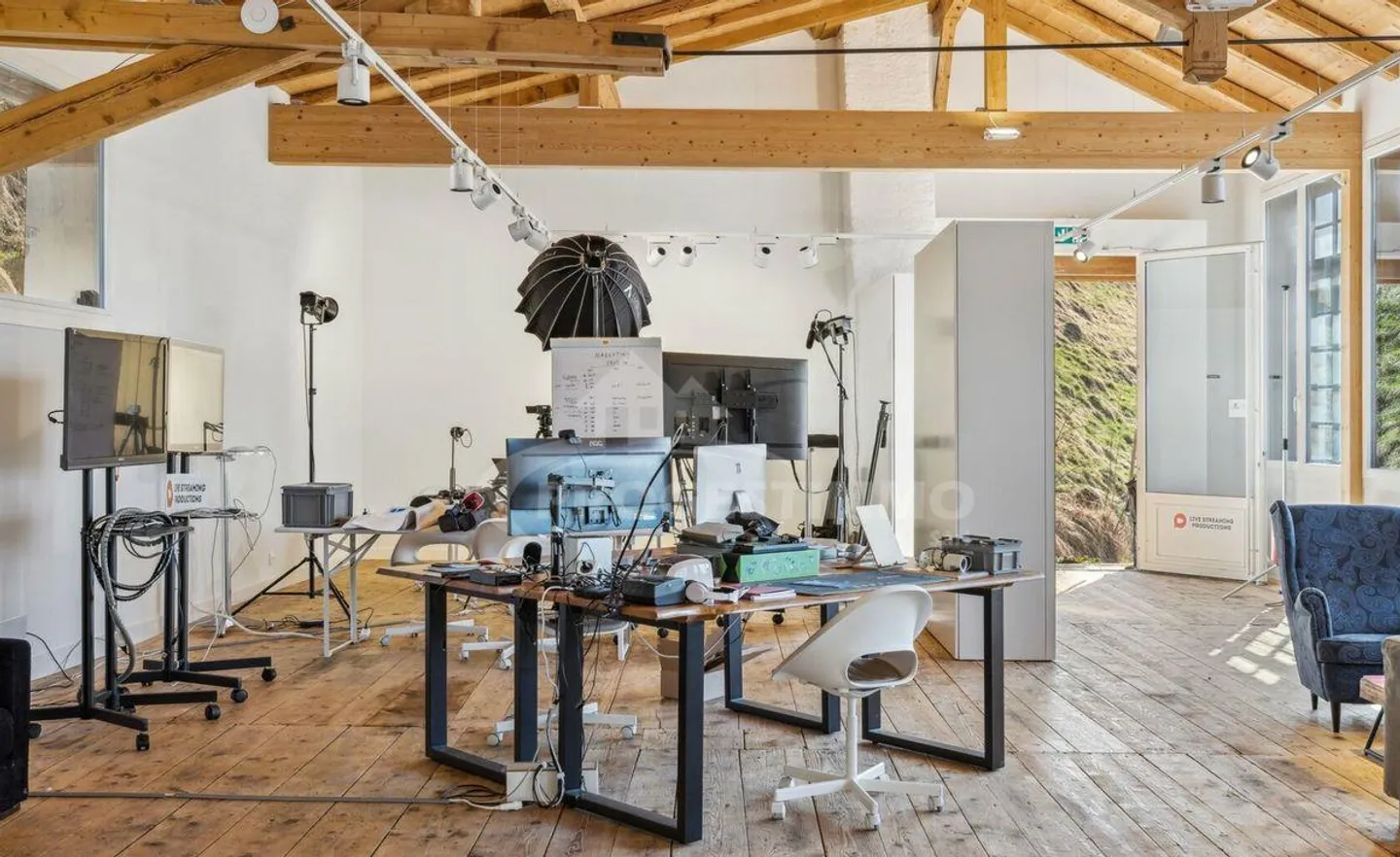 Modern Commercial Space for Rent - Photo 6 of 9